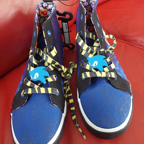Kids High-Top Sneakers SONIC Sz 6 NEW WITH TAGS SEGA. (Bag C) - Picture 2 of 6